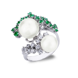 White gold 18k ring with pearls, emeralds and diamonds 