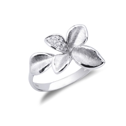 White gold 18k flower ring with a diamond petal