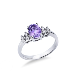 White gold 18k ring with amethyst oval cut and lateral diamonds 