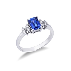 Weißgoldring mit Diamanten und rechteckigem blauem Saphir 