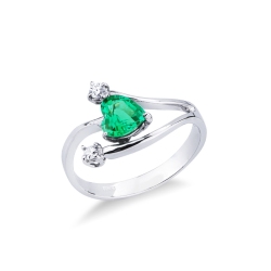 18k white gold ring with emerald and diamonds 