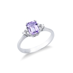 18k white gold ring with rectangular amethyst and diamonds