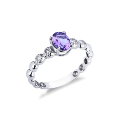 18k white gold fancy ring with 4 lateral diamonds and central amethyst