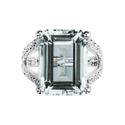 Anillo Oro Blanco 18k con aguamarina rectangular y diamantes laterales 2