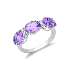 White gold 18k ring with diamonds and amethysts 