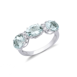 Ring mit drei Aquamarinen und Diamanten Weissgold