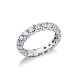 Anillo estilo eternidad rodeado de diamantes oro blanco 18 kilates 