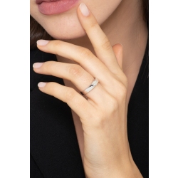 Anillo solitario moderno en oro blanco 18k con diamante 0,30ct  2