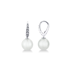 Boucles d’oreilles pendantes en or blanc 18k avec perles et diamants