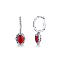 Boucles d'oreilles pendantes rubis et diamants en or blanc 18k