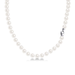 Japanese pearls necklace with a white gold 18k closure with diamonds 