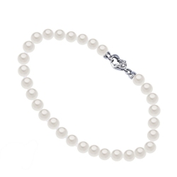 Pearl bracelet with white gold closure