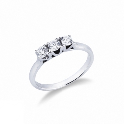 Bague en or blanc 18k avec 3 diamants 0.45 ct