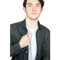 Anillo para hombre en oro blanco 18k está engastado con 7 diamantes 2