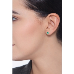 18k white gold stud earrings with emeralds 2