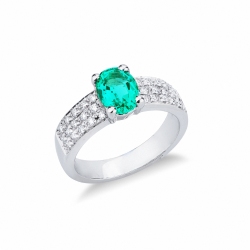 Band ring with emerald and diamonds in white gold 18k