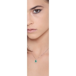 Necklace with pendant composed by a emerald crowned by diamonds 2