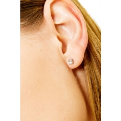 Boucles d'oreilles solitaire en or blanc 18k avec diamants 0.30 ct 2