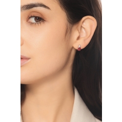 Boucles d’oreilles puces en or blanc 750 avec rubis ovales et diamants 2