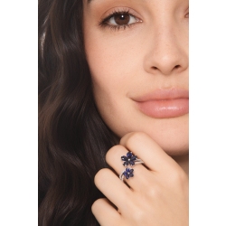 Blue sapphire flowers ring in 18kt white gold 2