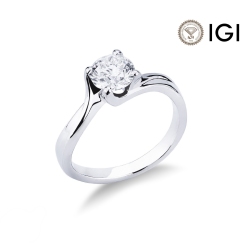 Solitario en oro blanco 18 k con diamante de 0,90 quilates