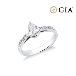Bague avec diamant taille cœur 0,50 ct GIA en or blanc 18k