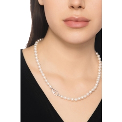 Collana di perle naturali coltivate giapponesi con chiusura in oro bianco 18k e diamanti 2