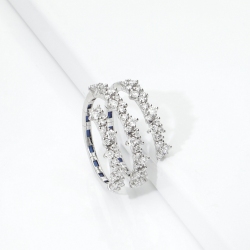 Anillo floral Oro Blanco 18k con tres vueltas de diamantes