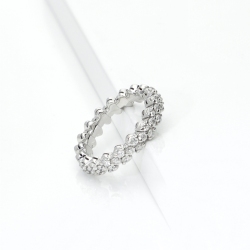 18k white gold stretch ring with diamonds