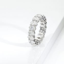 Anello eternity in oro bianco 18k con diamanti 2