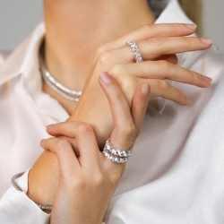 Diamond eternity ring in white gold 18k 2