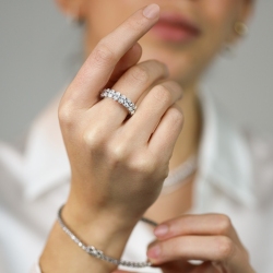 750 white gold eternity ring with diamonds F VS