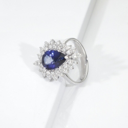 Bague halo en Or Blanc 18k avec saphir bleu goutte et diamants
