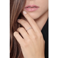 Anillo romántico de oro blanco 18k con diamantes 2