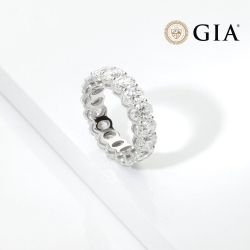 Anello eternity in oro bianco 18k con diamanti taglio ovale F VS