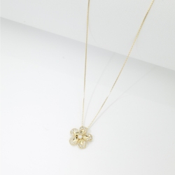 Flower necklace in yellow gold 18k with diamonds