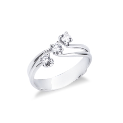 Bague en or blanc 18k avec trois diamants 0,30 ct