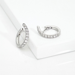 Créoles Sinueuses en Or Blanc 18k et Diamants Taille Brillant