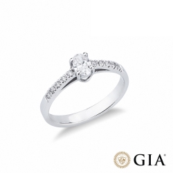 Bague solitaire en or blanc 18 carats avec diamant ovale certifié GIA 0.30 ct