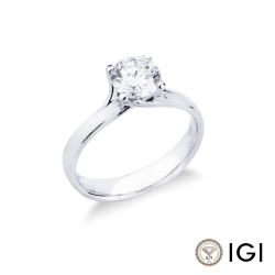 Anillo solitario en oro blanco 18 con diamante 0.90 ct