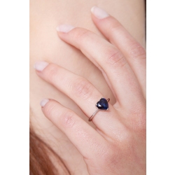 White gold 18k ring with a blue sapphire heart cut  2