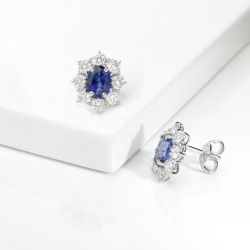 Pendientes Oro 18k Zafiro Ovalado 6x5mm con Halo de Brillantes