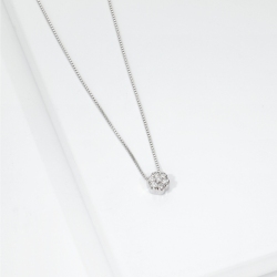 750 white gold flower necklace with diamonds