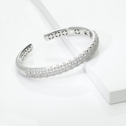Bracelet jonc en or blanc 18k et pavé de diamants