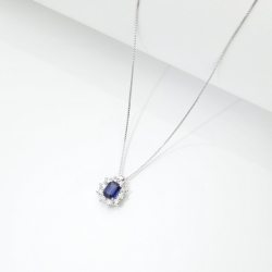 Colgante de oro blanco de 18k con zafiro azul y diamantes