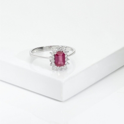 Anillo rubi de oro blanco de 18k y diamantes