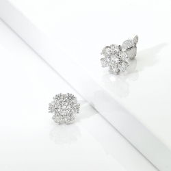 Pendientes de flores en oro blanco 750 y diamantes