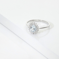 18k white gold ring with aquamarine and diamonds