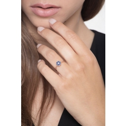 18k white gold flower ring with blue sapphires and diamonds  2