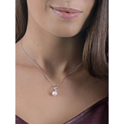 Collana in oro bianco 18k con ovale diamanti e perla 2